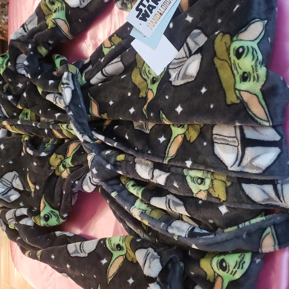 Robe - Picture 3 of 8